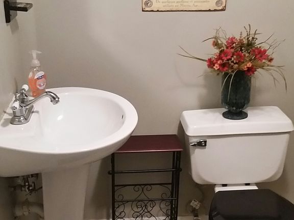 1/2 bath off Master bedroom