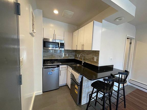 3rd image of 102 Madison St APT 5B