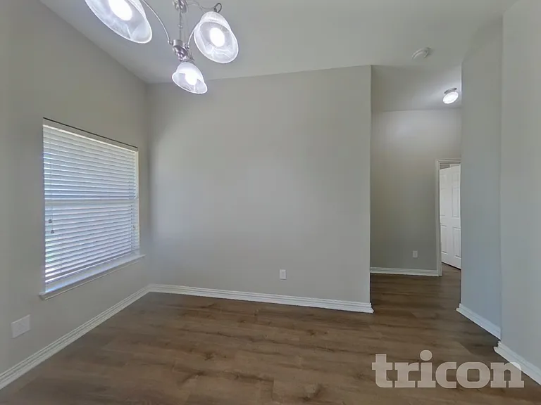 7814 Longbow Ln — Photo 4