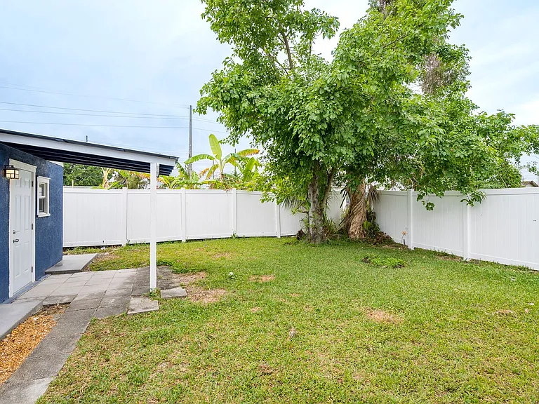 2017 Oceanview Pl — Photo 3