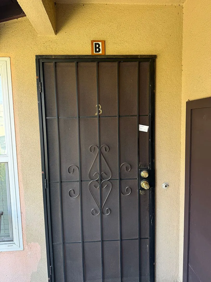 180 S. Mountain View Ave. — Photo 1