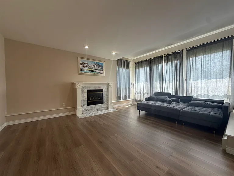 9228 Pinewell Cres — Photo 9