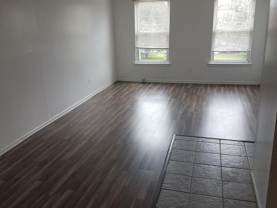 Living room/Dining area