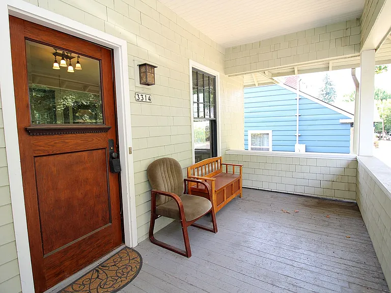 3314 SE Brooklyn St — Photo 3