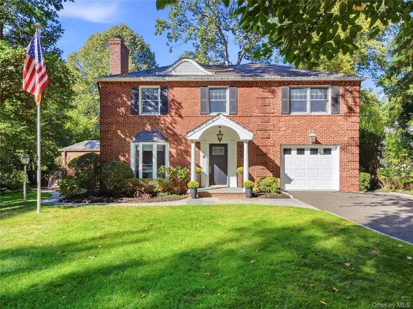 95 Dartmouth Road, Manhasset, NY 11030
