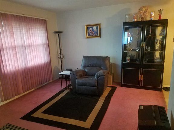 2nd image of 3755 Longmont Dr