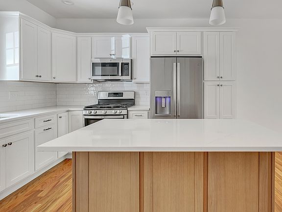 3rd image of 15 Windward Way #15