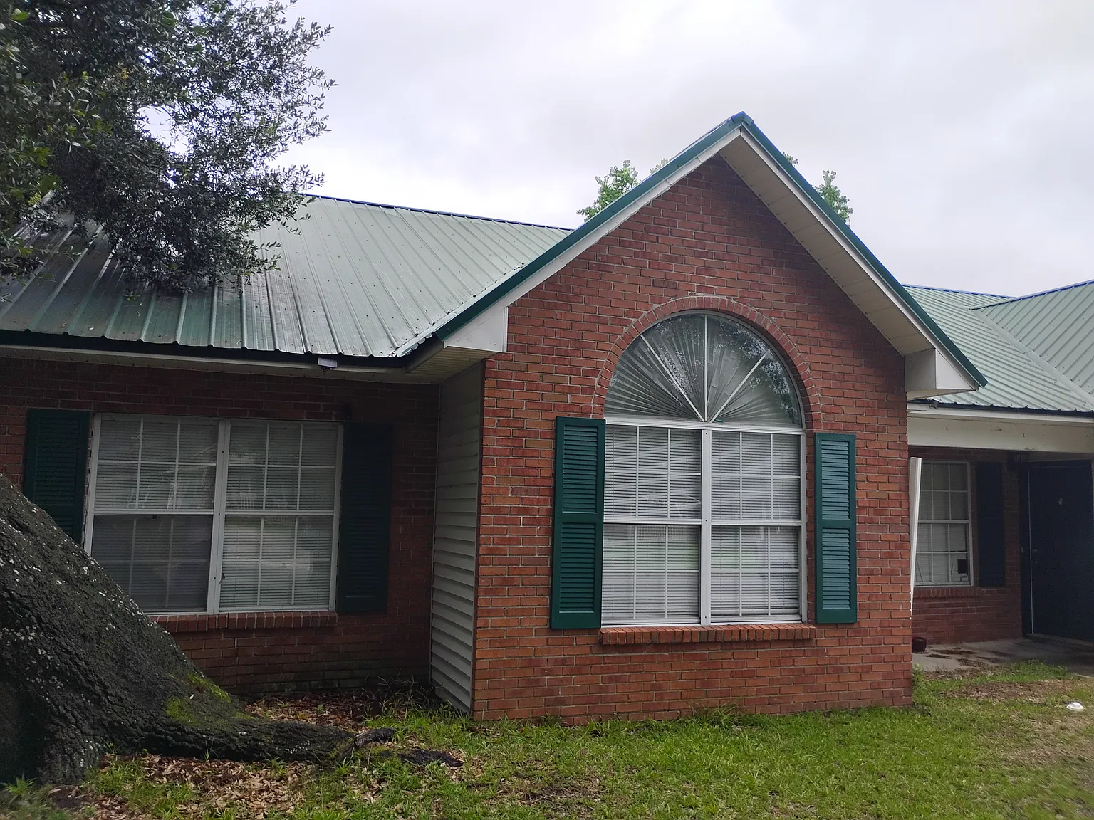 3 bed, 1200 sqft, $1,800 — Photo 1
