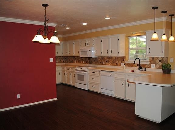 4th image of 1301 Corvadura St