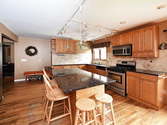 4th image of 1296 Lakeshore Dr