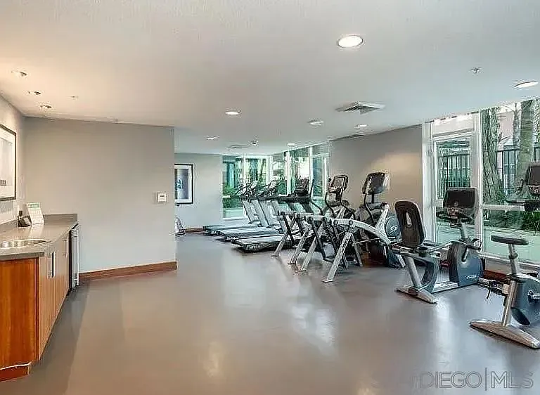325 7th Ave #1301 — Photo 38