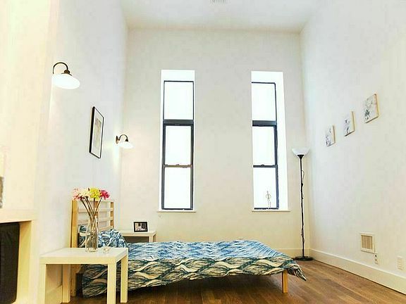 2nd image of 949 Willoughby Ave #351