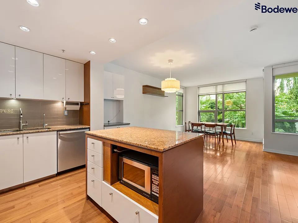 1005 Beach Ave