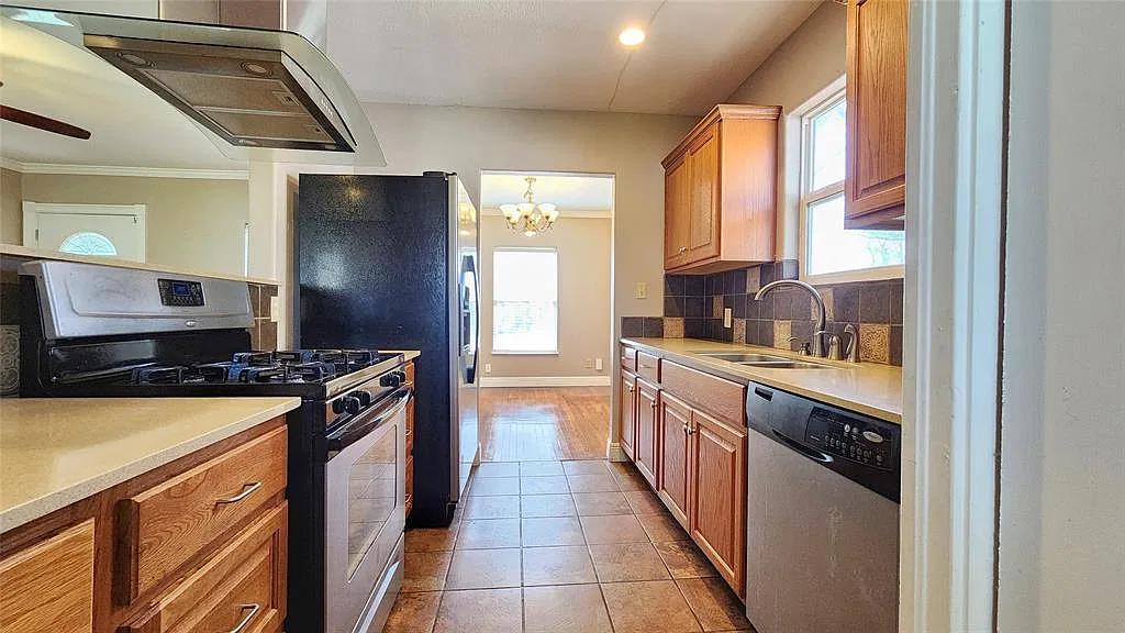 2 bed, 858 sqft, $2,245 — Photo 3
