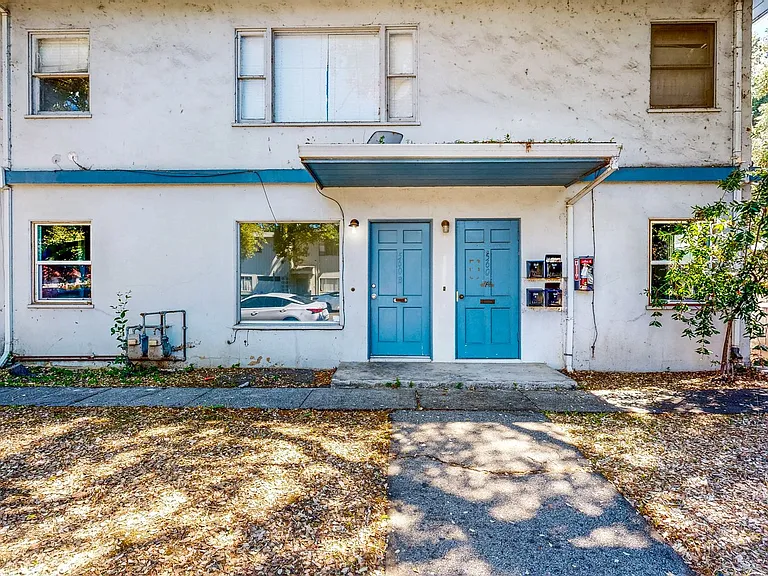 560 McConnell Ave — Photo 2