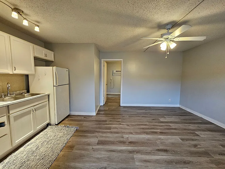 Patriot Apartments — Photo 16