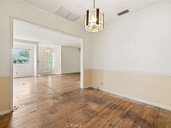 5th image of 5701 Tobias Ave