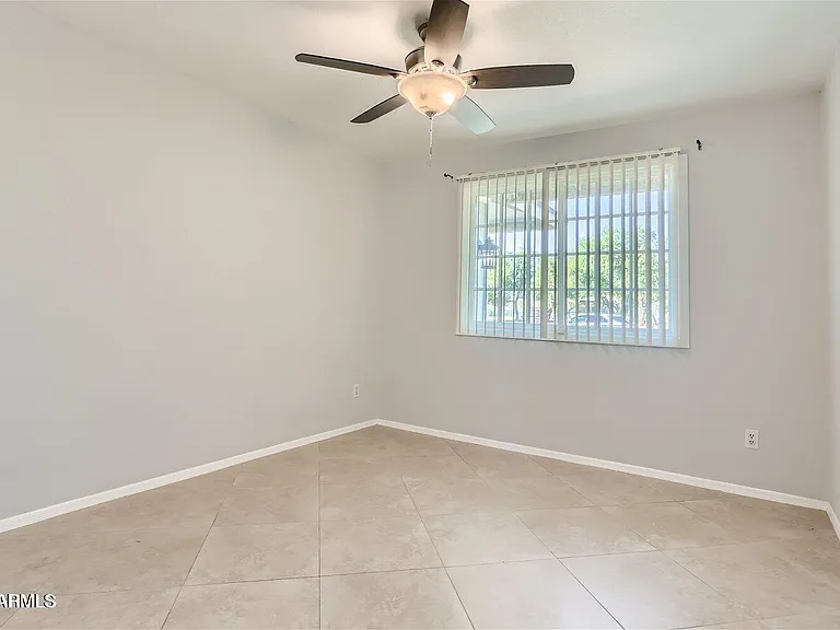 1991 E Carson Dr — Photo 15
