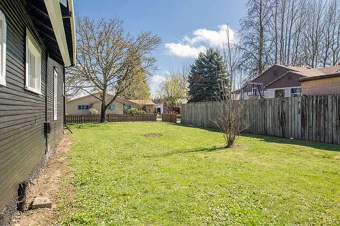 1339 NE Logan St — Photo 14