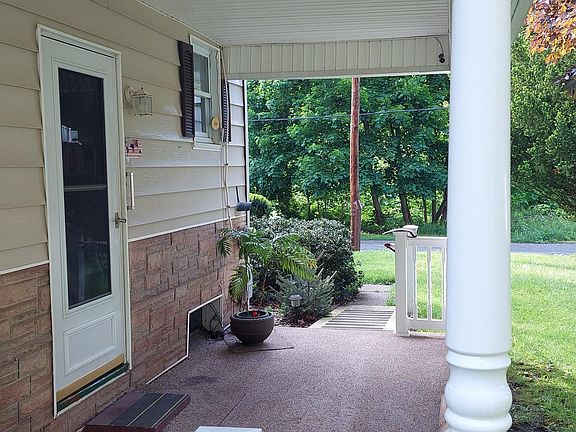 5th image of 15422 Iron Rail St NW