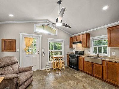 3rd image of 575 Walker Dr