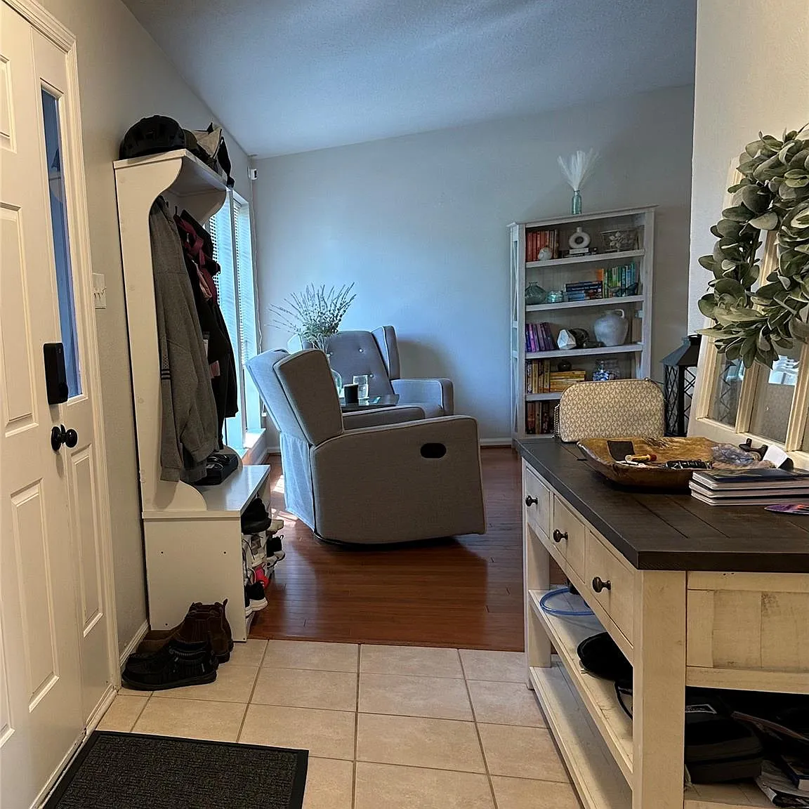 3 bed, 2.5 bath, 1948 sqft, $2,500 — Photo 3