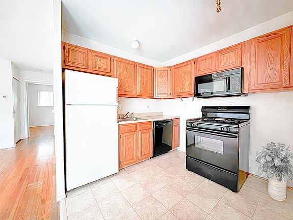 5th image of 101 S Christine Cir