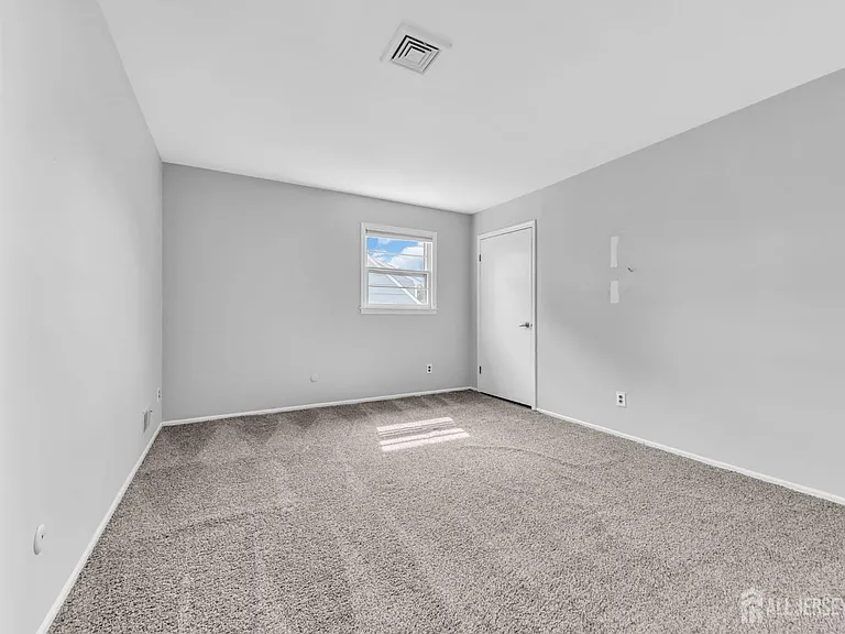 132 Somerset Ave — Photo 13