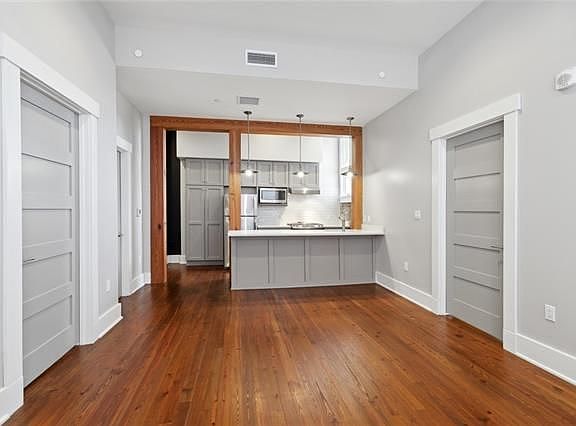 4th image of 1215 Louisiana Ave Unit 301