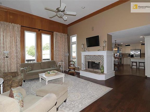 3rd image of 25702 32nd Terrace Ct