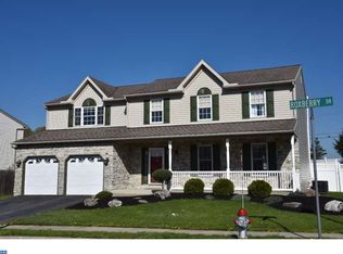 1 Roxberry Dr, Sinking Spring, PA 19608