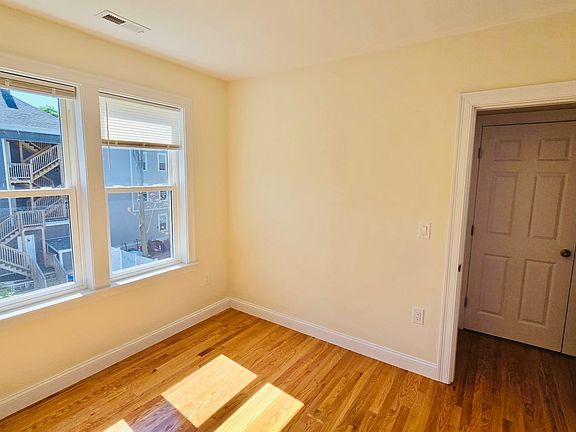 5th image of 49 Woodcliff St #2