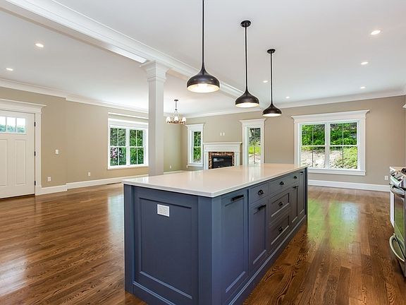 4th image of 273 Scantic Rd