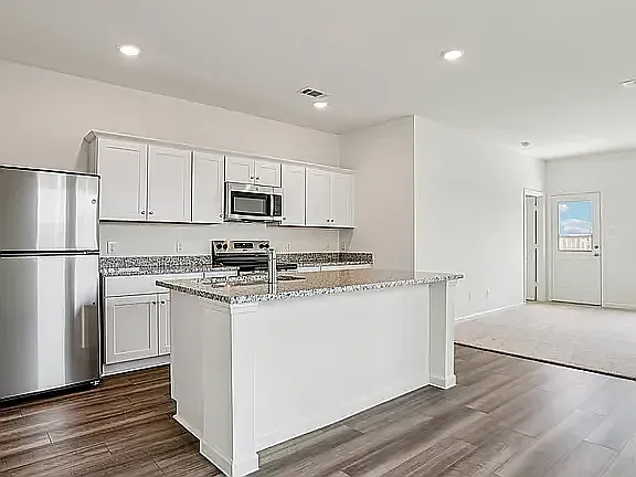 2124 Prairie Ln — Photo 8