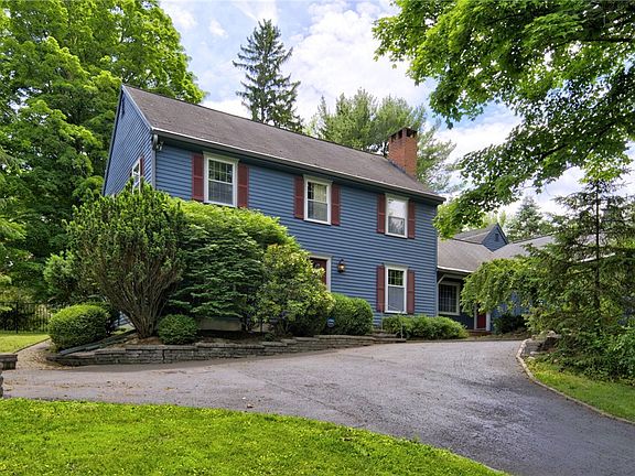 2nd image of 2 Pleasant Grove Ln