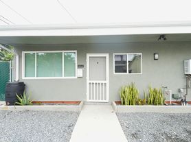2828 E 70th St, Long Beach, CA