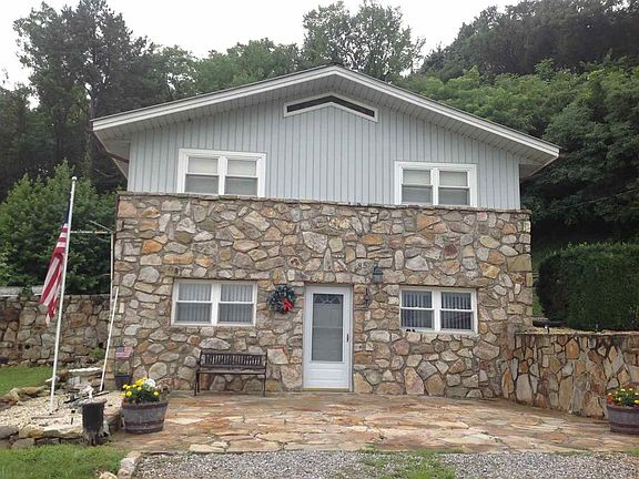 3rd image of 285 Matthews Ln