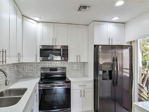 4th image of 20150 NE 3rd Ct APT 6