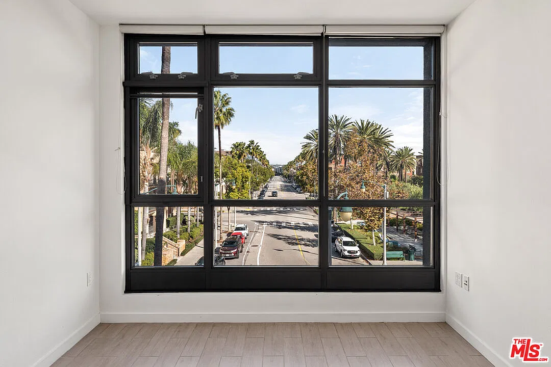 13045 Pacific Promenade — Photo 2