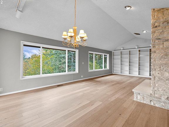 5th image of 29988 Riverview Dr