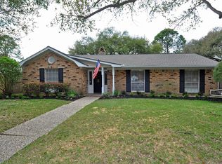 802 Walnut Bend Ln, Houston, TX 77042