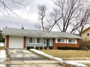 320 Lafayette Ln, Hoffman Estates, IL 60169