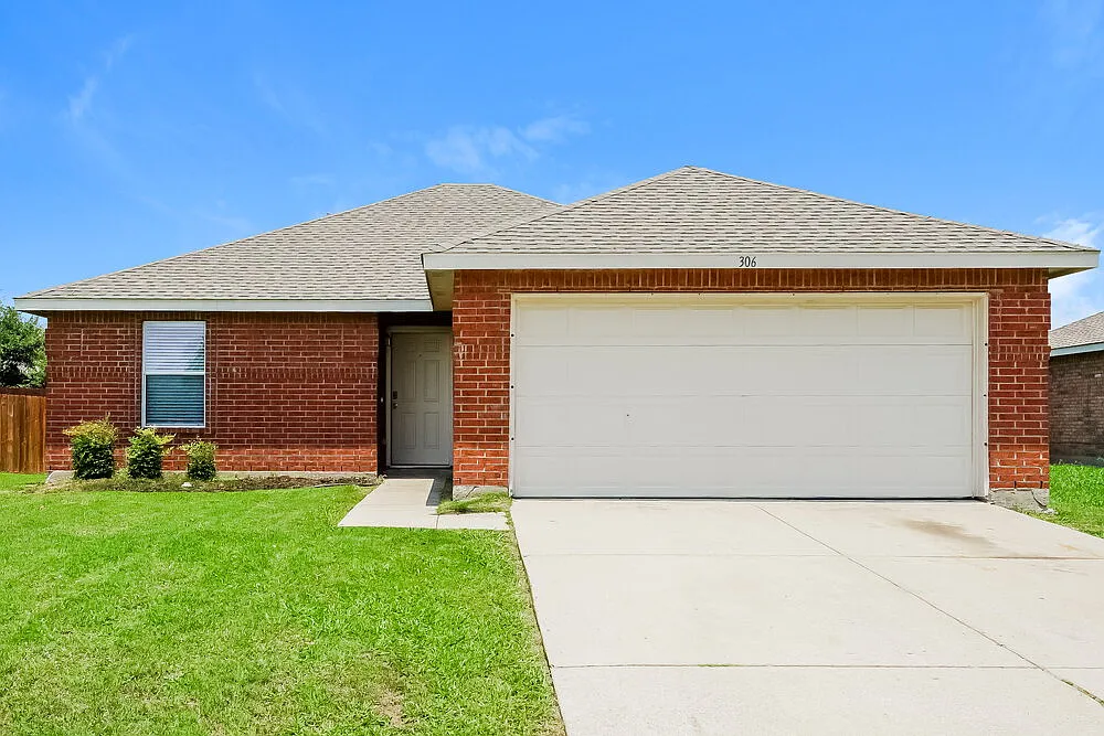 3 bed, 2.0 bath, 1222 sqft, $1,690 — Photo 1