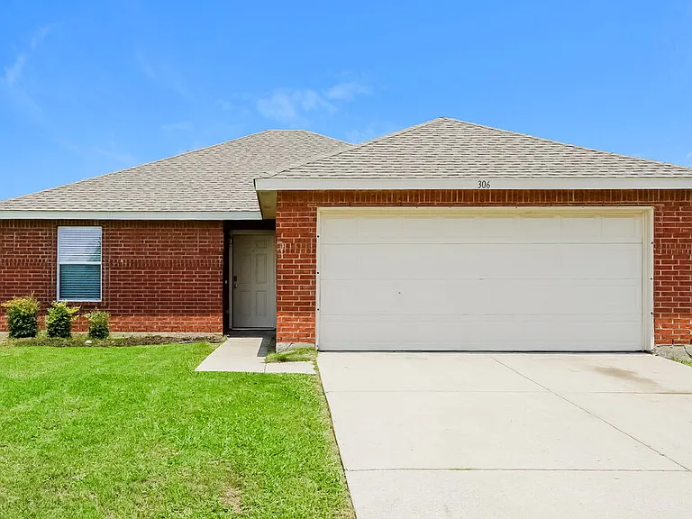 306 Olivia Ln — Photo 1