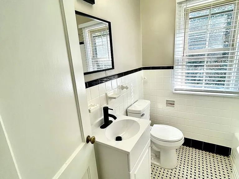 1107 W Rowan St — Photo 20