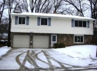 2610 Woodridge Ln, Green Bay, WI 54304