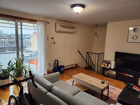 4th image of 481 12th St APT 4B