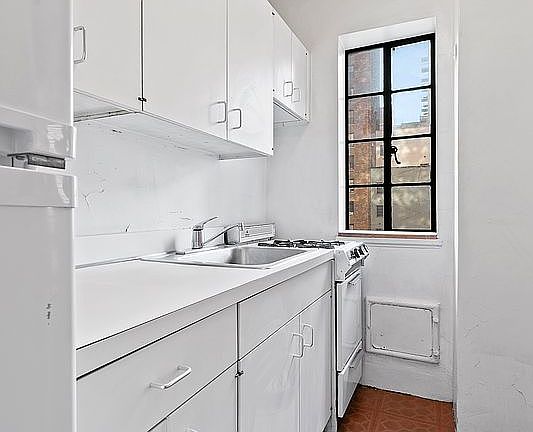 3rd image of 10 Park Ave #5F