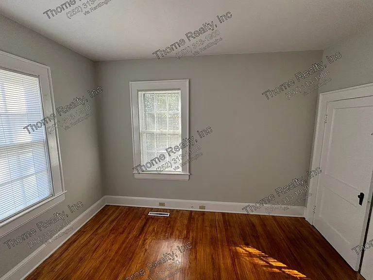 823 Western Ave — Photo 10