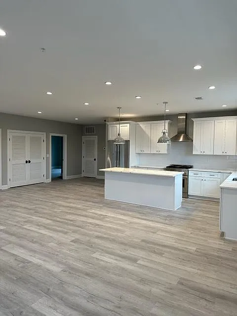 21 N Main St — Photo 2